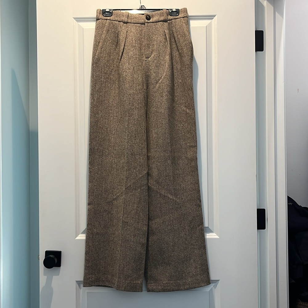 EUC- Never worn, ba&sh 100% wool high waist wide leg trousers. Size M or 6/8.